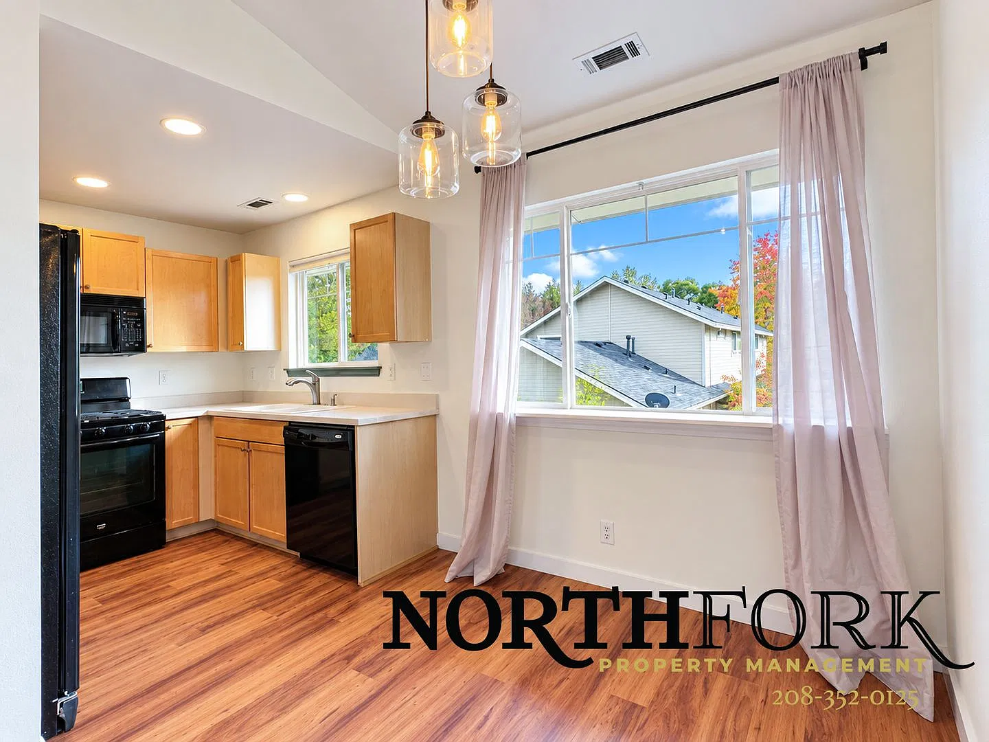 Charming Eagle Living | 2 Bed, 2 Bath Condo — Photo 2