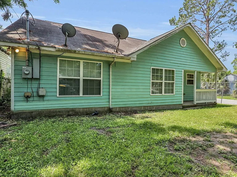 1202 E Waldburg St — Photo 19