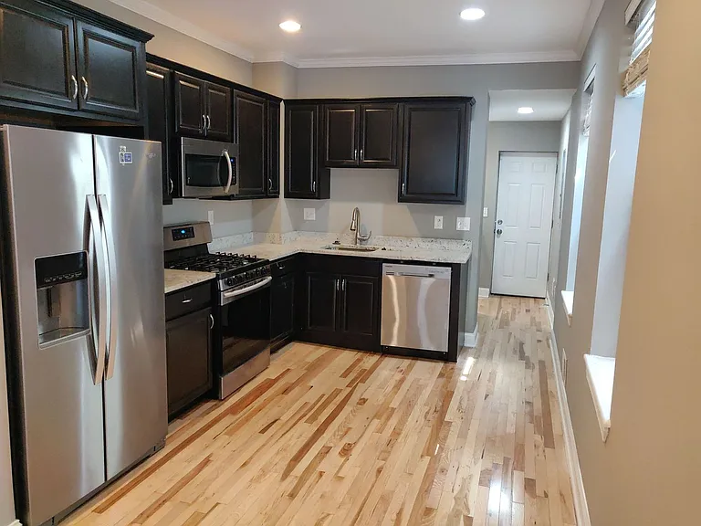 103 S Highland Ave — Photo 4