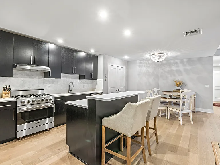 1100 Maxwell Ln #241 — Photo 5