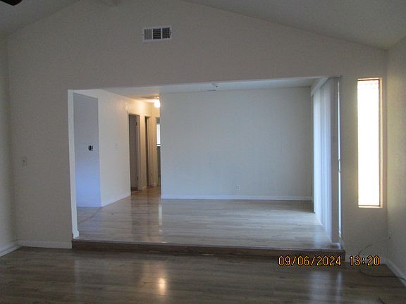 5th image of 7 E Iris Ave