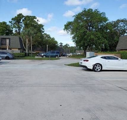 Exterior Neighborhood (street photo)