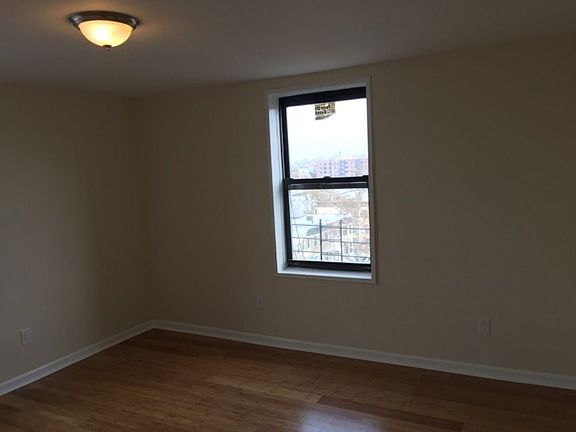 3rd image of 410 E 25th St APT 6C