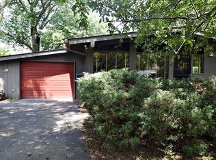 205 Sharon Ln, North Aurora, IL 60542