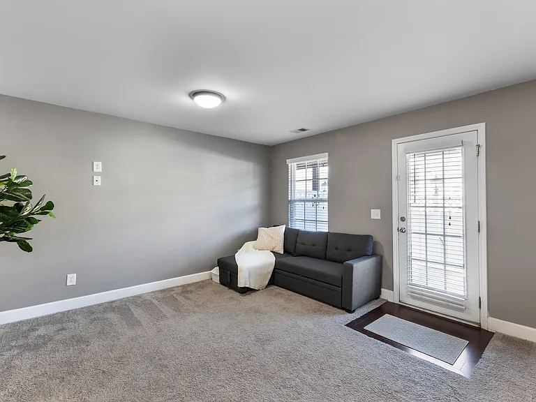 2718 Dracut Ln — Photo 21