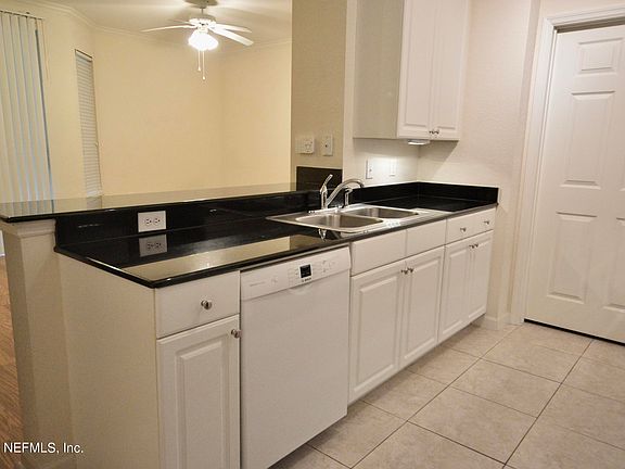 4th image of 8539 GATE Parkway W #1416
