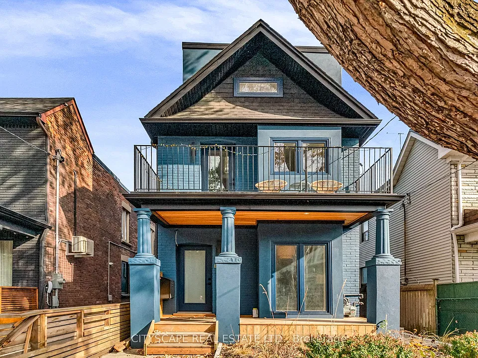 61 Edwin Ave #UPPER