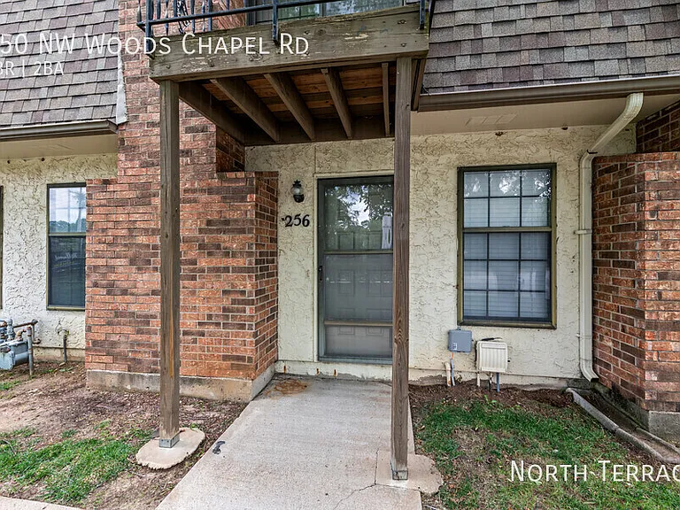 250 NW Woods Chapel Rd — Photo 10