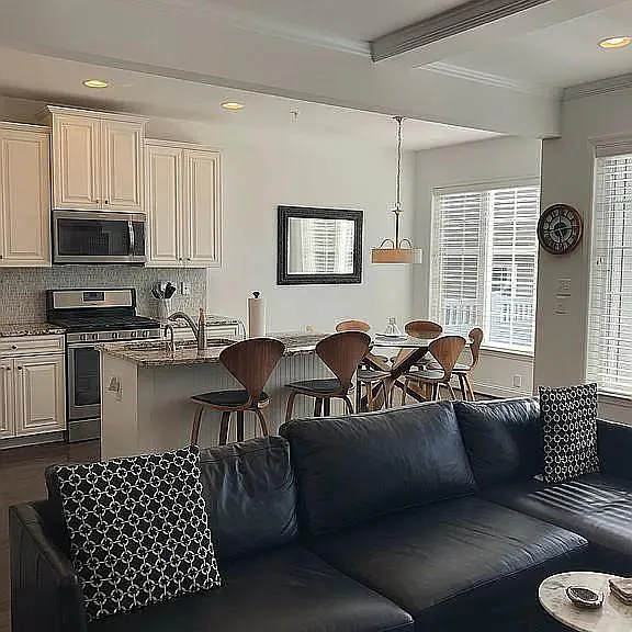 413 Old Farm Ln — Photo 32