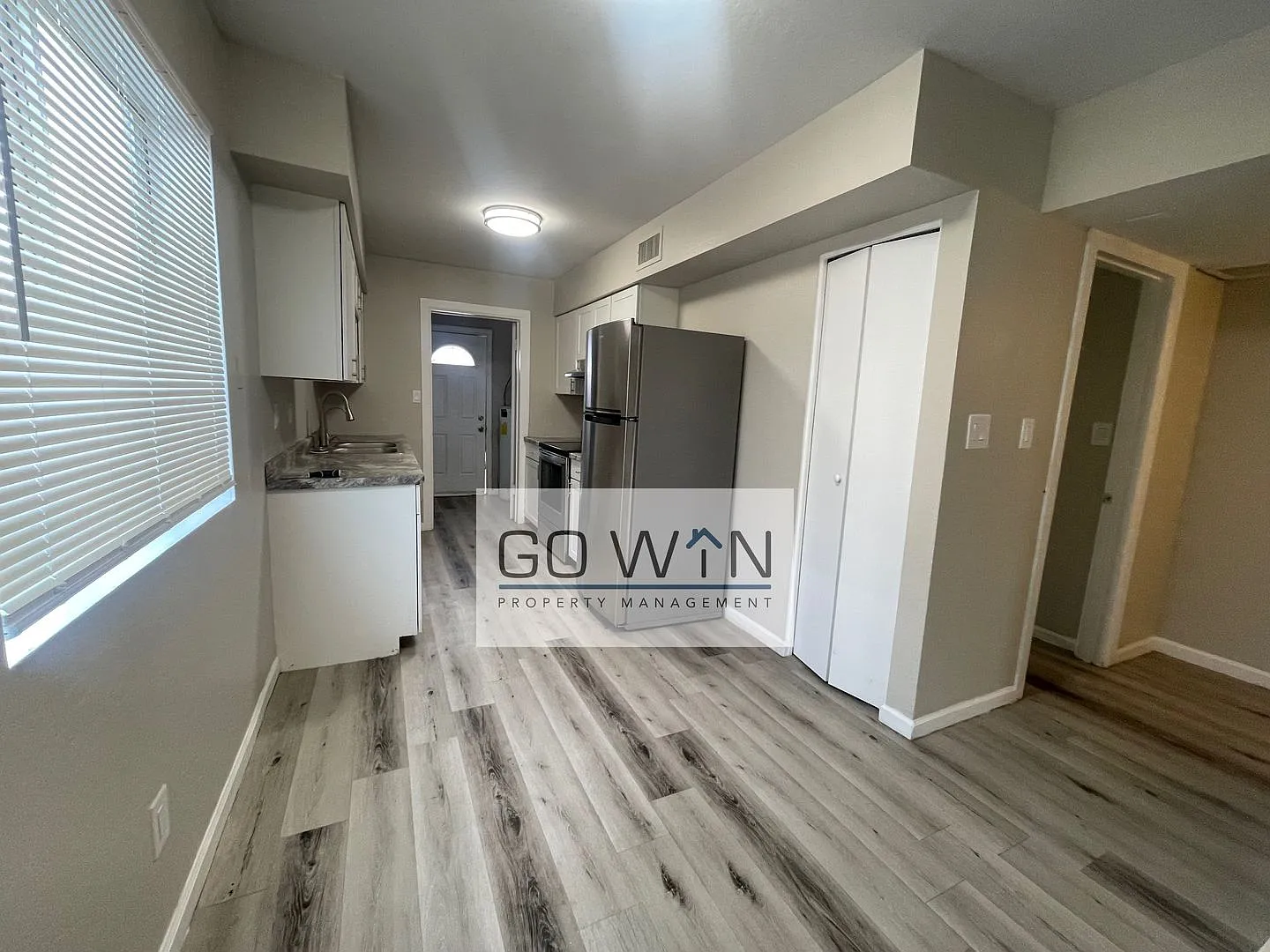 44 South Williams — Photo 4