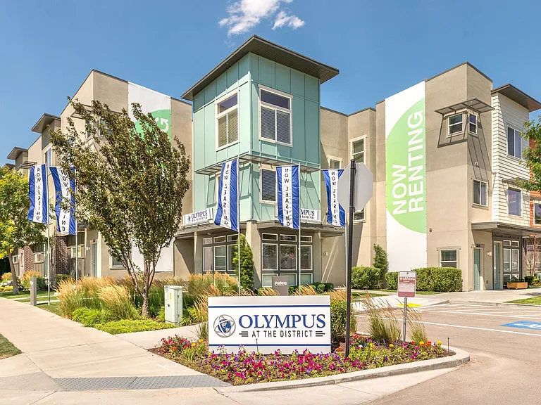 Olympus At the District — Photo 33