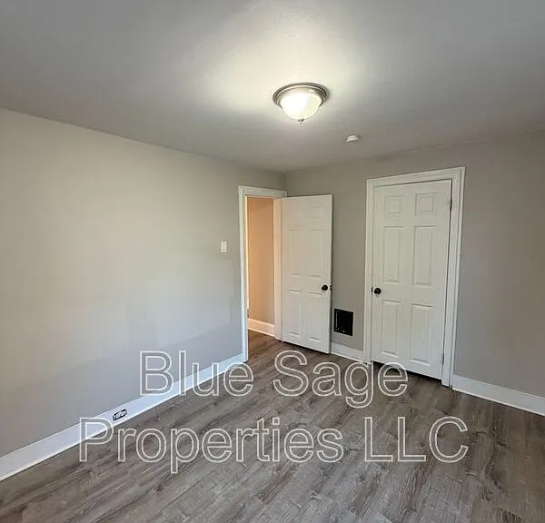 913 8th Ave — Photo 23
