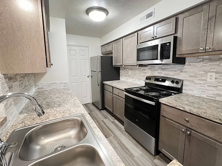 Deercross Apartments — Photo 43