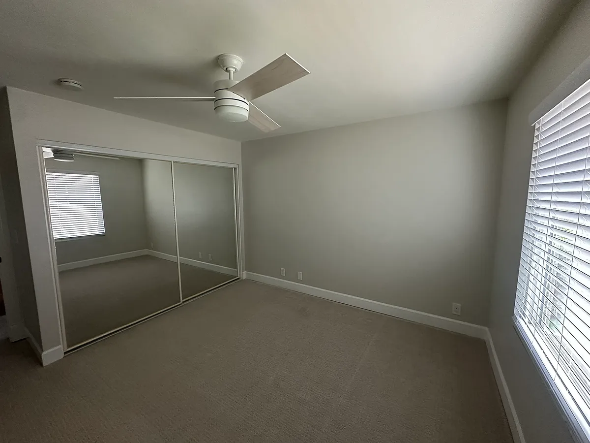 Building Photo - 18 Calandria