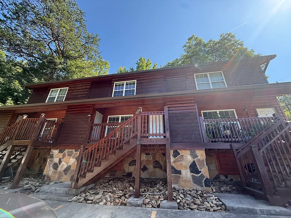 3915 Oak Rd #2