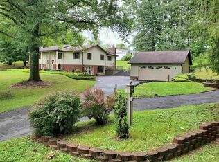 2 Hutchinson Dr, Fairmont, WV 26554