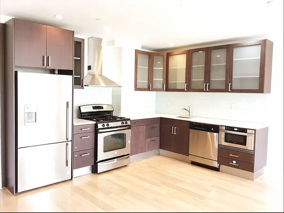1st image of 3101 Vernon Blvd APT 402