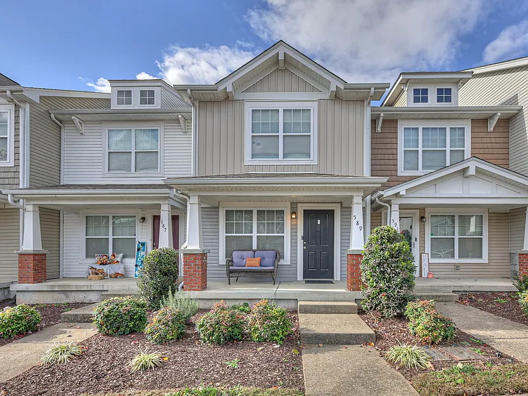 589 Bradburn Village Cir — Photo 33