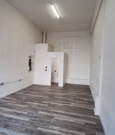 4th image of 3418 W Olympic Blvd