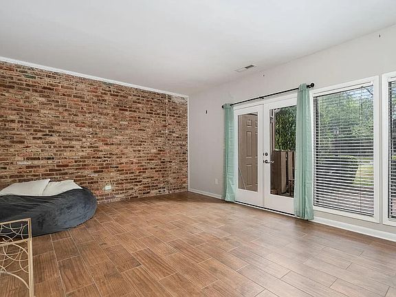 5th image of 1408 Oak Tree Dr