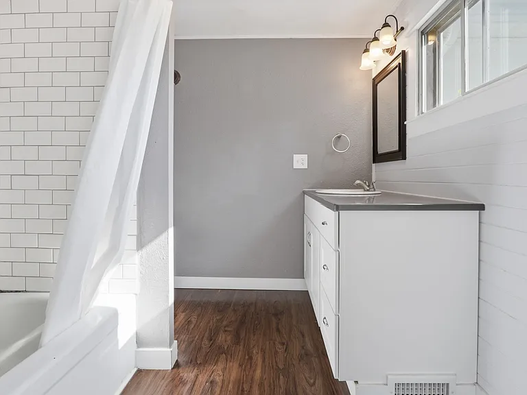 215 E Sherman St #1 — Photo 23