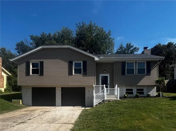 325 SE Brownfield Dr, Lees Summit, MO 64063
