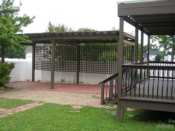 4th image of 15234 Pangborn Pl