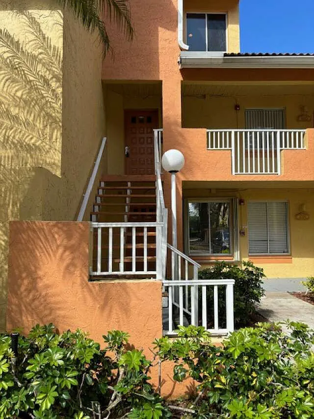 2 bed, 2.0 bath, 1074 sqft, $2,300 — Photo 1