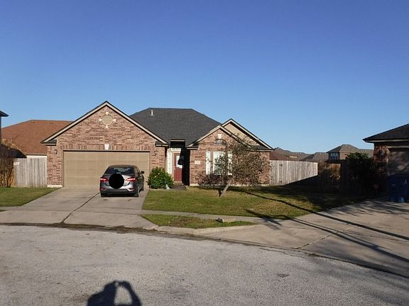2nd image of 318 San Mateo Dr