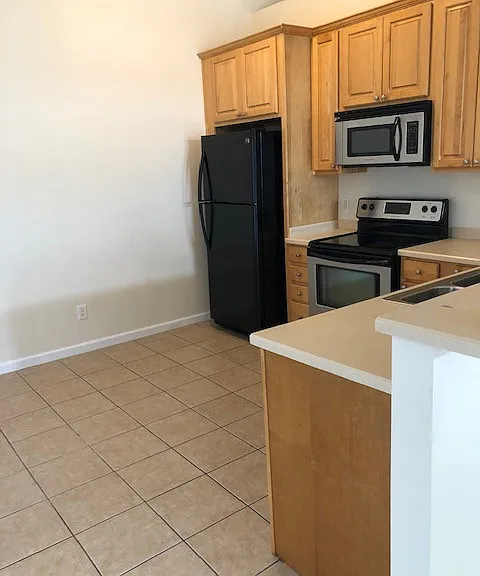 2610 Avondale Ct — Photo 3