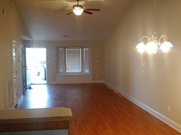 Living/Dining Room 12x38