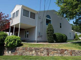 66 Hunters Run, North Providence, RI 02904
