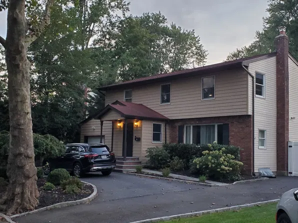 3 Earl Rd, Melville, NY 11747