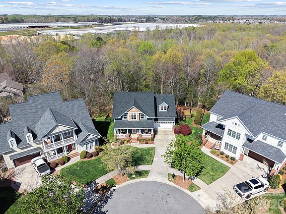 2nd image of 10238 Edgecliff Rd