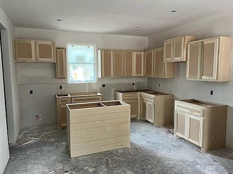 2nd image of 1001 Jeanette St