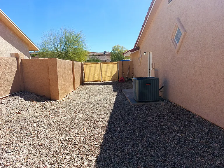 3135 Daytona Ave — Photo 10