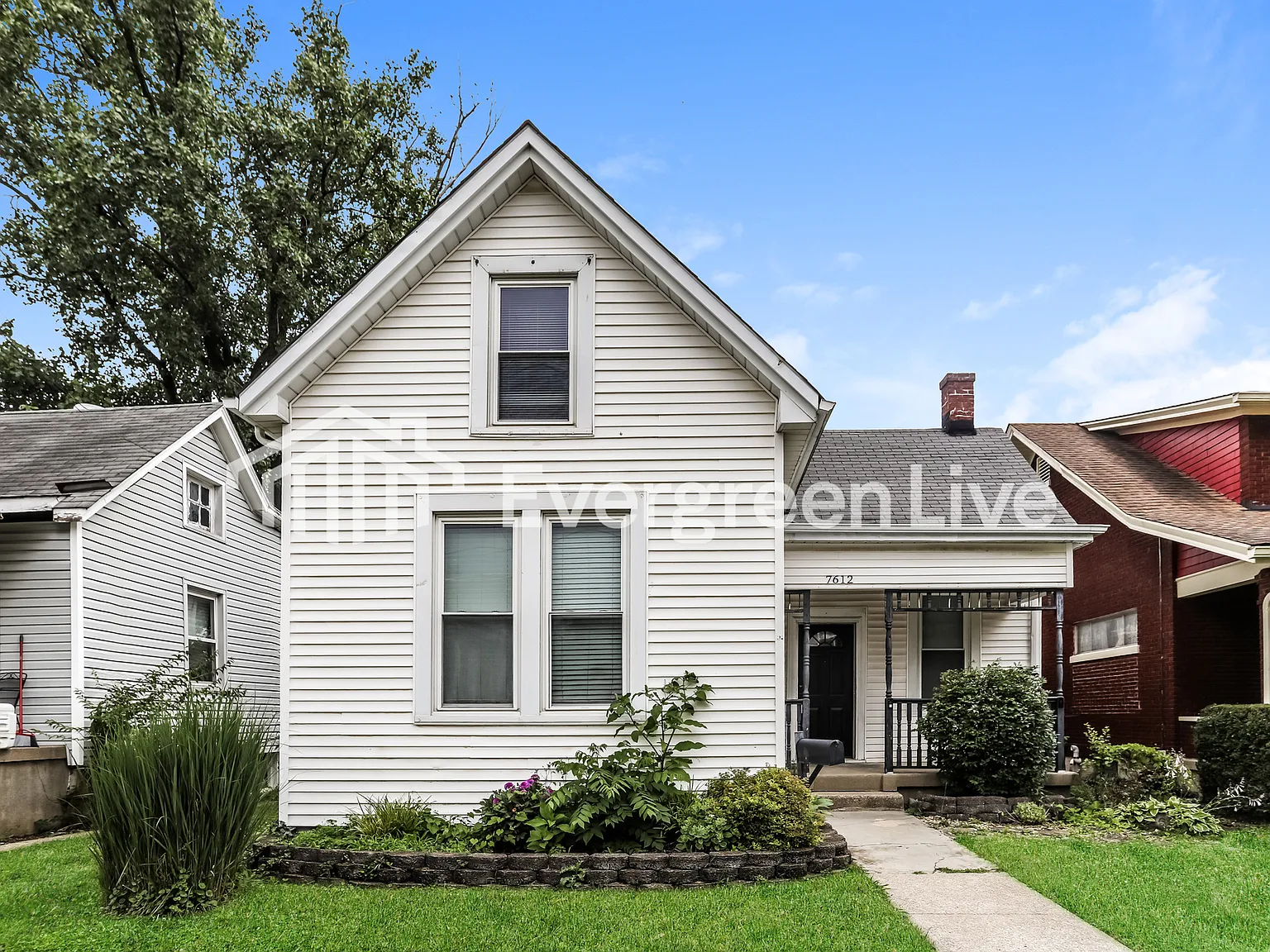 3 bed, 1.0 bath, 1028 sqft, $1,145 — Photo 1
