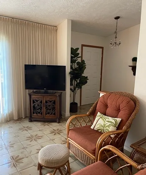 629 Madrid Ave — Photo 4