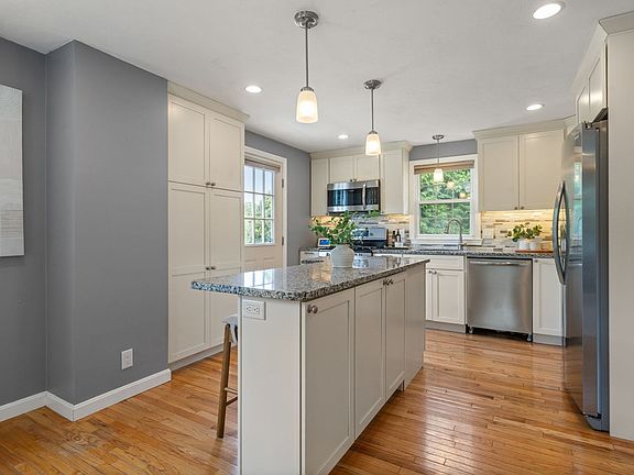 2nd image of 6 Tyler St