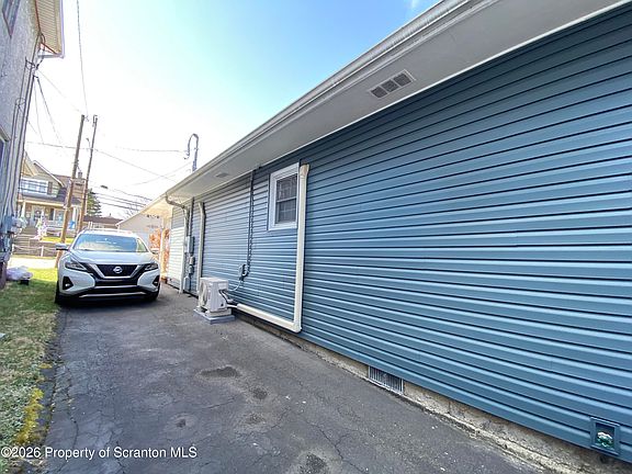 4th image of 1019 Moosic St