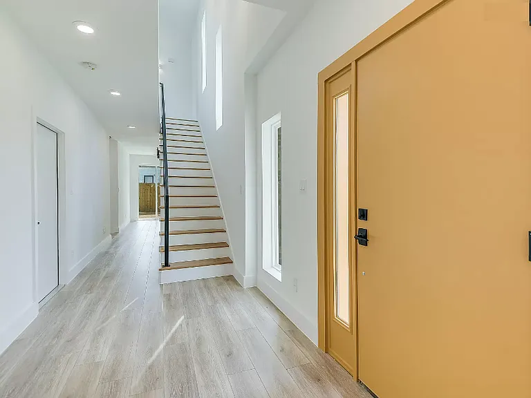 606 S Hackberry — Photo 5