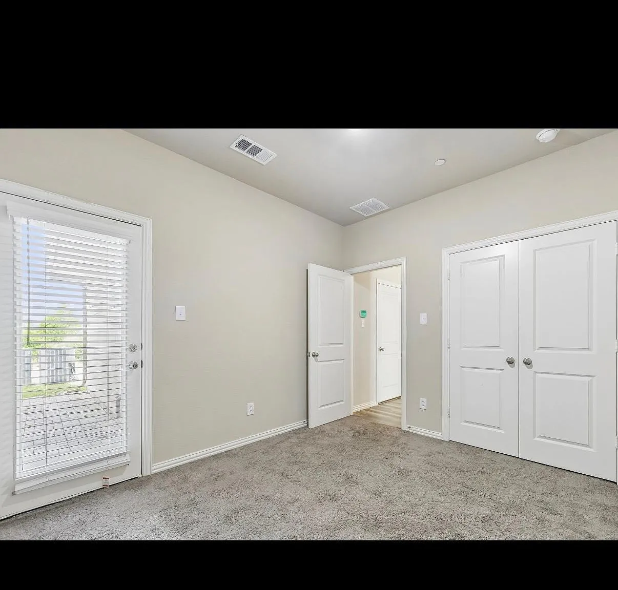 4 bed, 2005 sqft, $2,295 — Photo 2