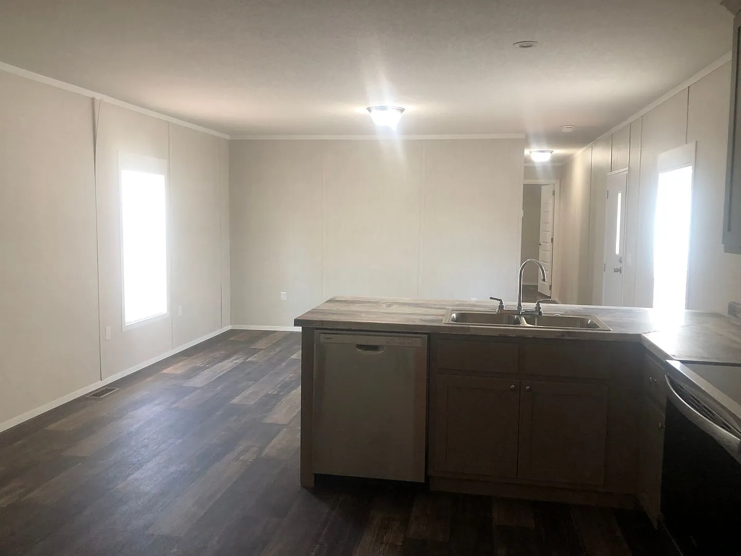 Luxury -3 Bedroom / 2 Bath Mobile Home - Defuniak Springs - 453 W Juniper Avenue — Photo 4