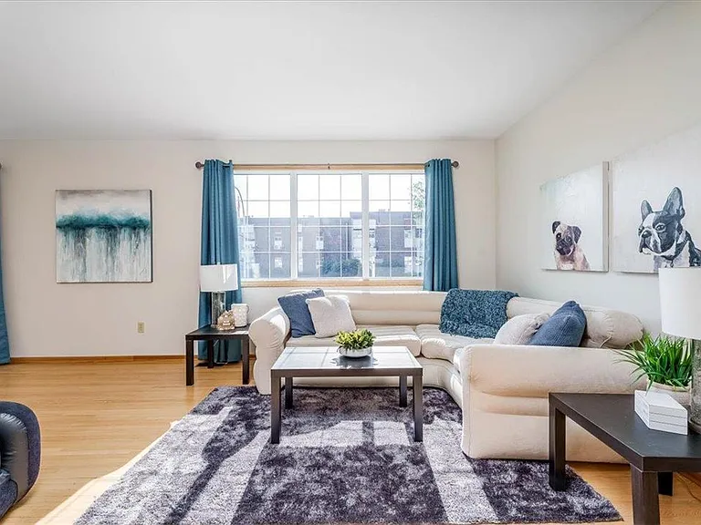 15 Lomond Blvd #15 — Photo 5