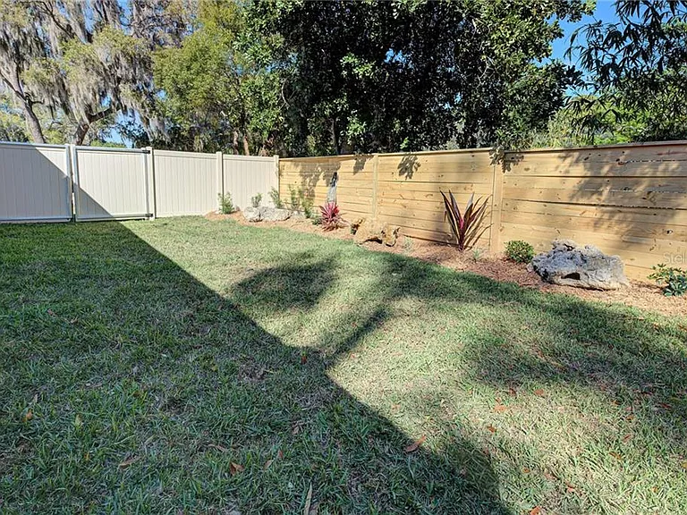 2330 Bradford St — Photo 9
