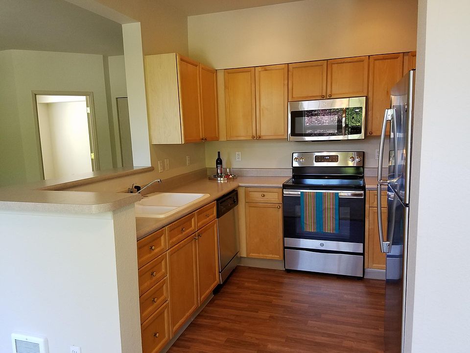 Kitchen and Breakfast Bar