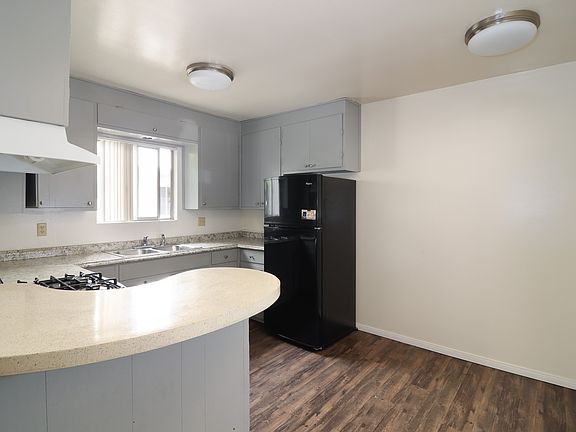 3rd image of 1035 B Ave