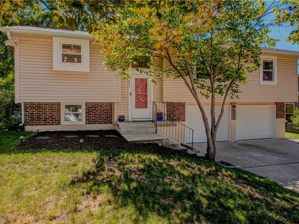 607 Brookridge Dr, Harrisonville, MO 64701