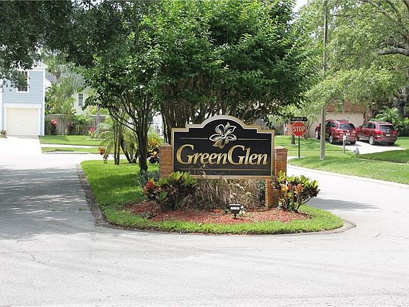 3rd image of 602 Greenglen Ln