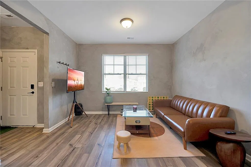 3 bed, 2.5 bath, 1579 sqft, $2,150 — Photo 3